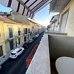 In Pieno Centro - 500 Metri Dal Mare. Apartamento