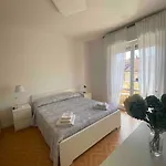 In Pieno Centro - 500 Metri Dal Mare. Apartamento *