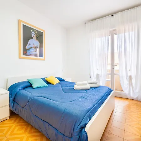 In Pieno Centro - 500 Metri Dal Mare. Apartamento *
